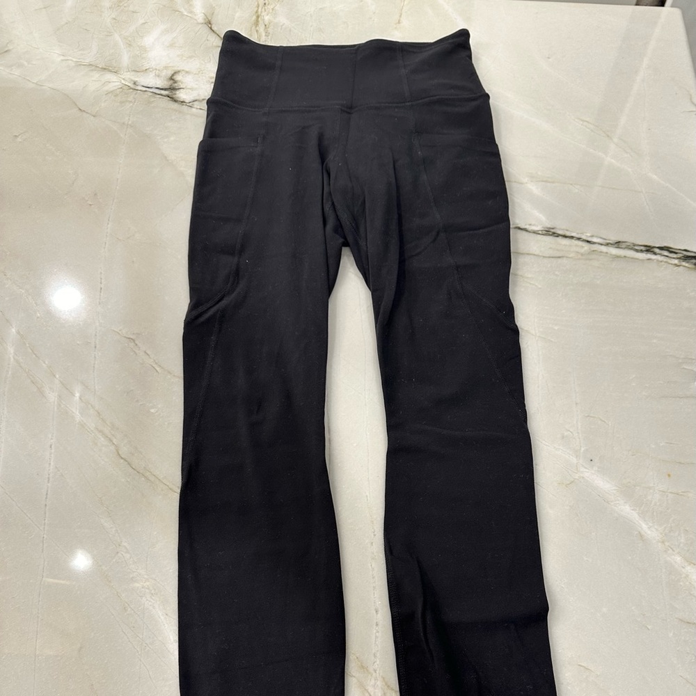 Athleta Salutation stash pocket 7/8 tights. Worn once, great condition